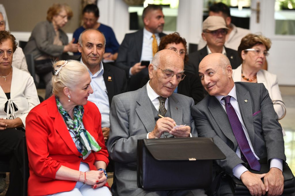 Demokrasi, Kentleşme ve Siyaset — fotoğraf 13