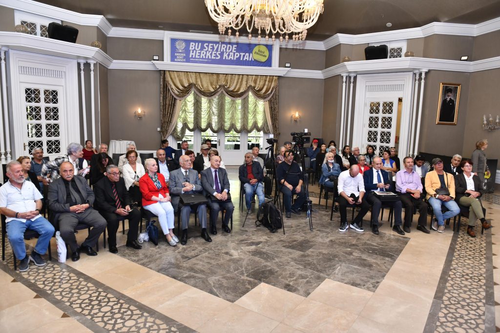 Demokrasi, Kentleşme ve Siyaset — fotoğraf 14