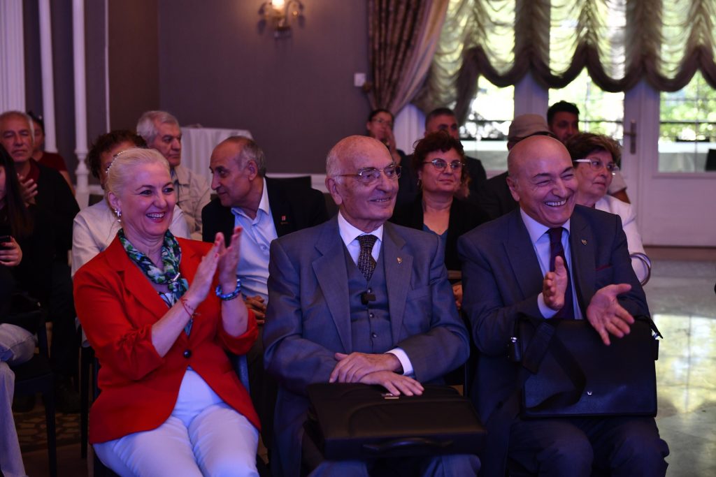 Demokrasi, Kentleşme ve Siyaset — fotoğraf 15