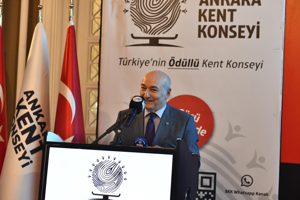Demokrasi, Kentleşme ve Siyaset — fotoğraf 16