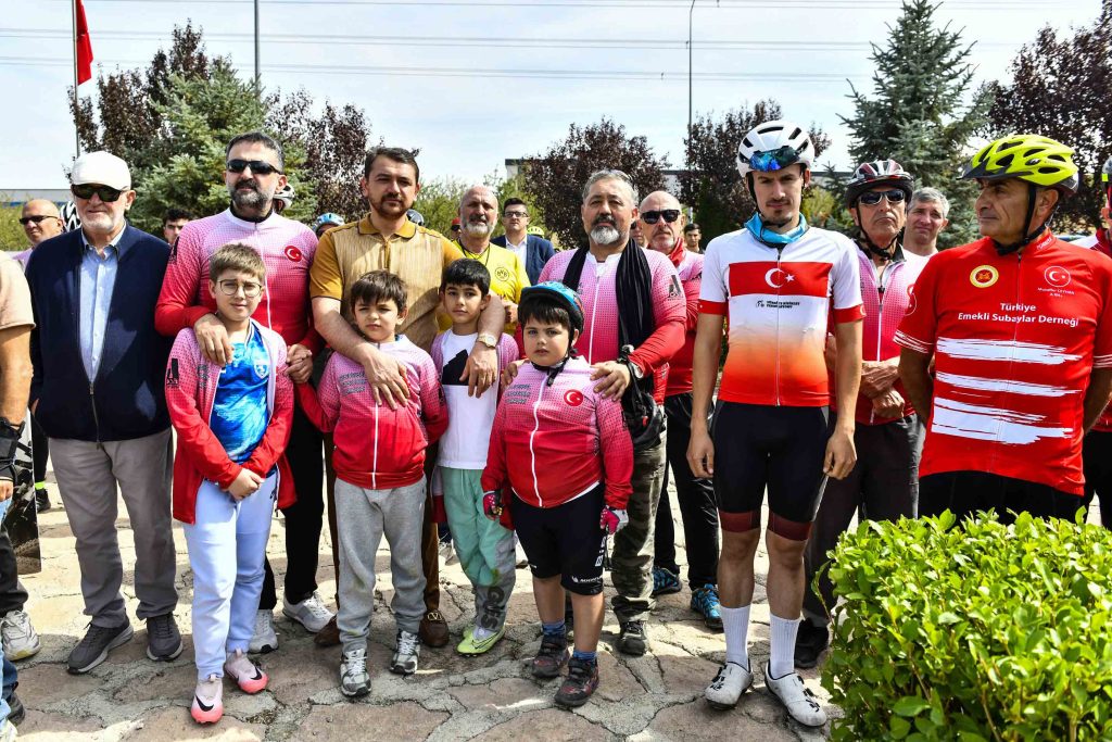Başkentte Pedallar “Geleneksel 9. Zafer Bayramı Kutlamarı” İçin Çevrildi — fotoğraf 15
