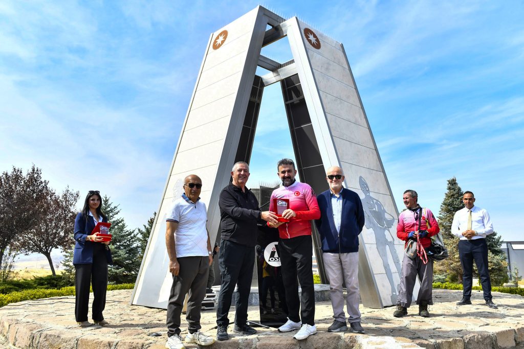 Başkentte Pedallar “Geleneksel 9. Zafer Bayramı Kutlamarı” İçin Çevrildi — fotoğraf 17